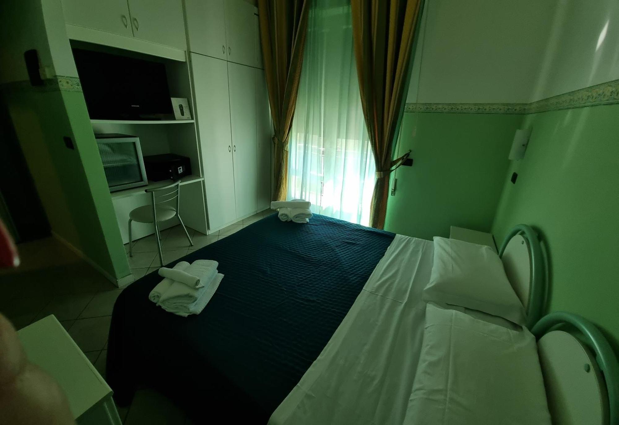Hotel K2 Cervia 3 Stelle Sup Exterior photo