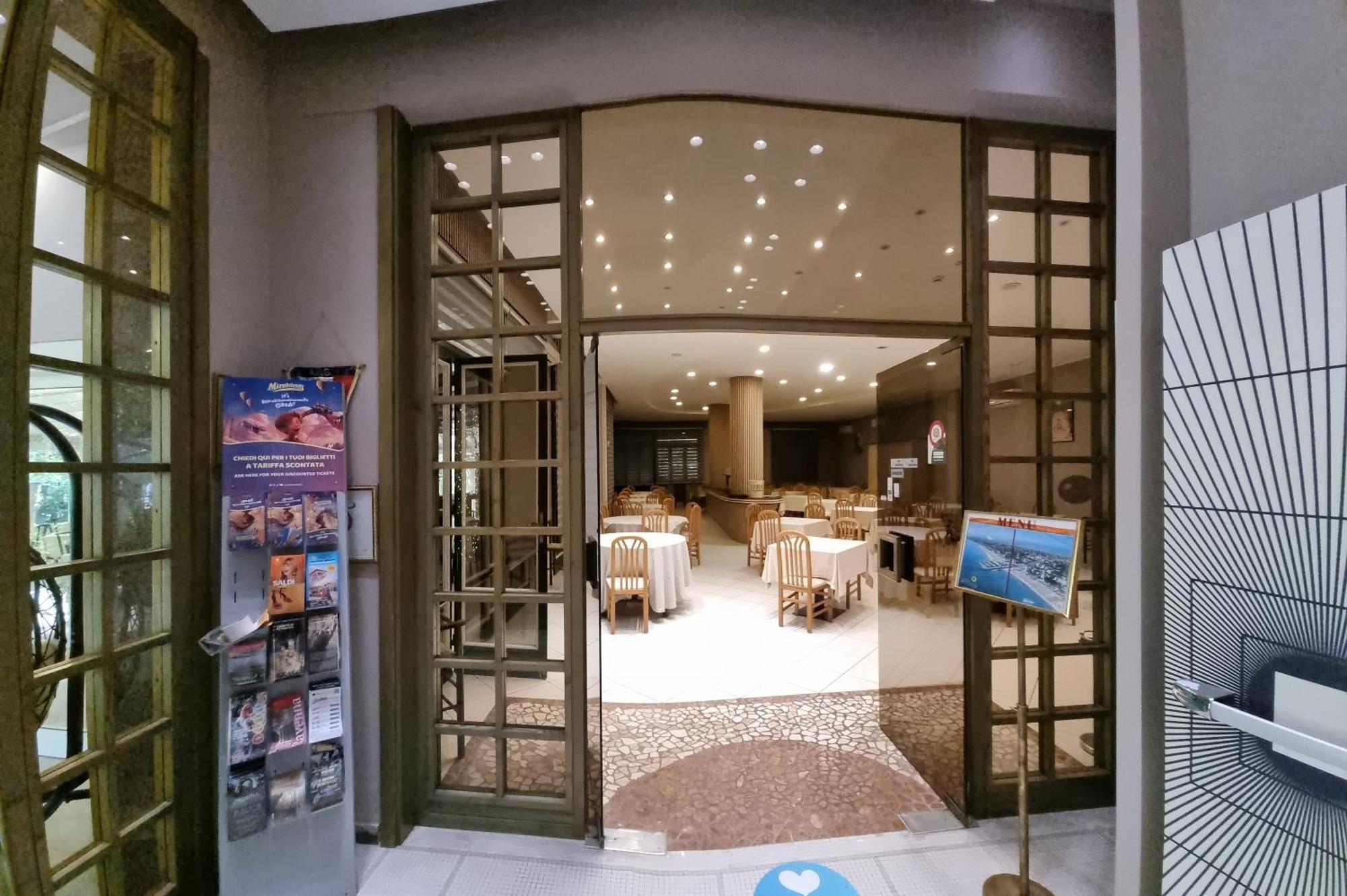 Hotel K2 Cervia 3 Stelle Sup Exterior photo